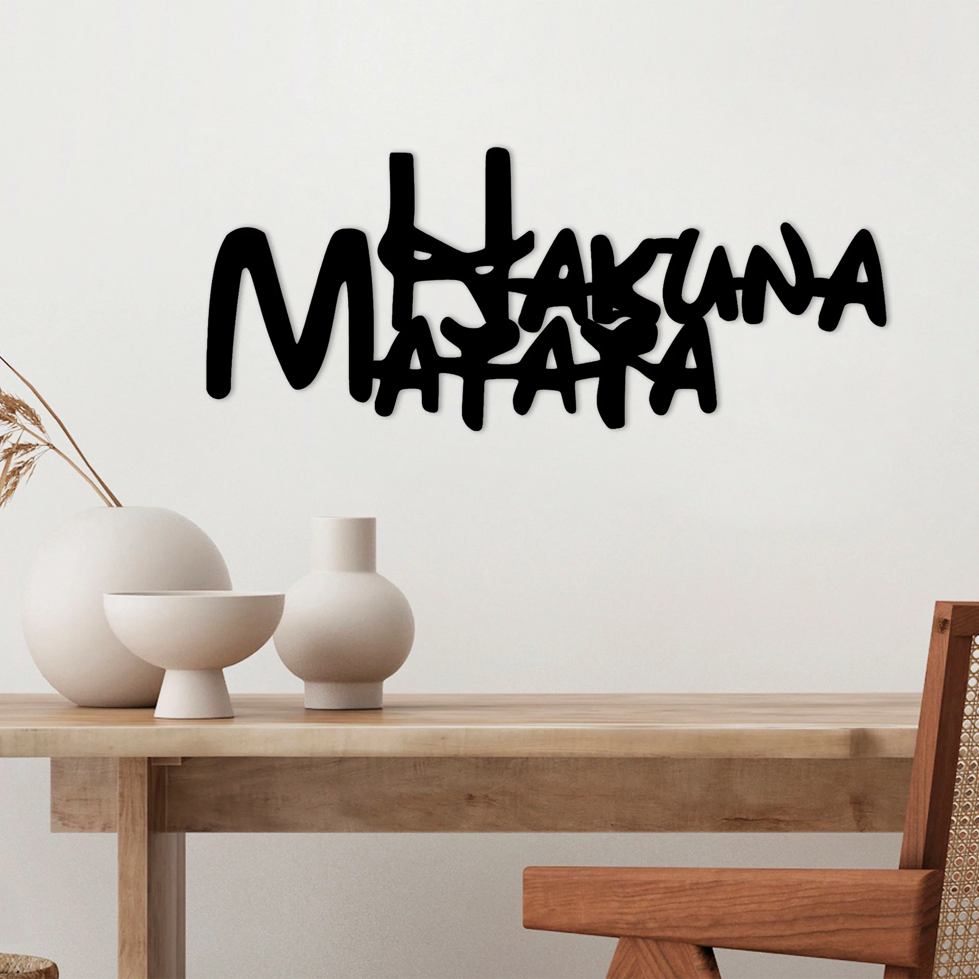 Aksesor dekorativ metalik për mur, Hakuna Matata, i zi, 66x1.5x27cm