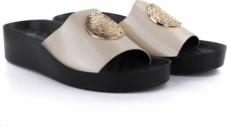 Shapka platforme për femra Potocki 43326, të arta