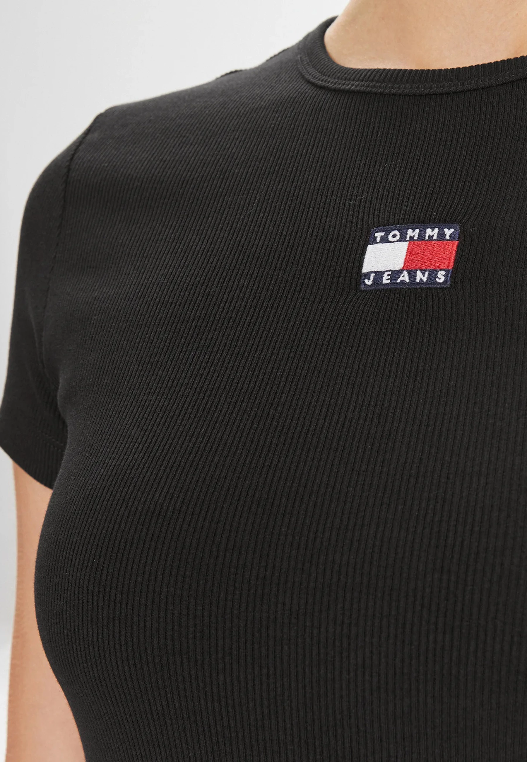 Maicë për femra Tommy Hilfiger Jeans TJW Badge Rib DW0DW17881, e zezë [Madhësia: M]