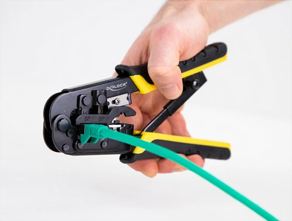 Pincë krimpimi DeLOCK universale RJ45/RJ12/RJ11, me zhveshës kablli, e zezë/verdhe