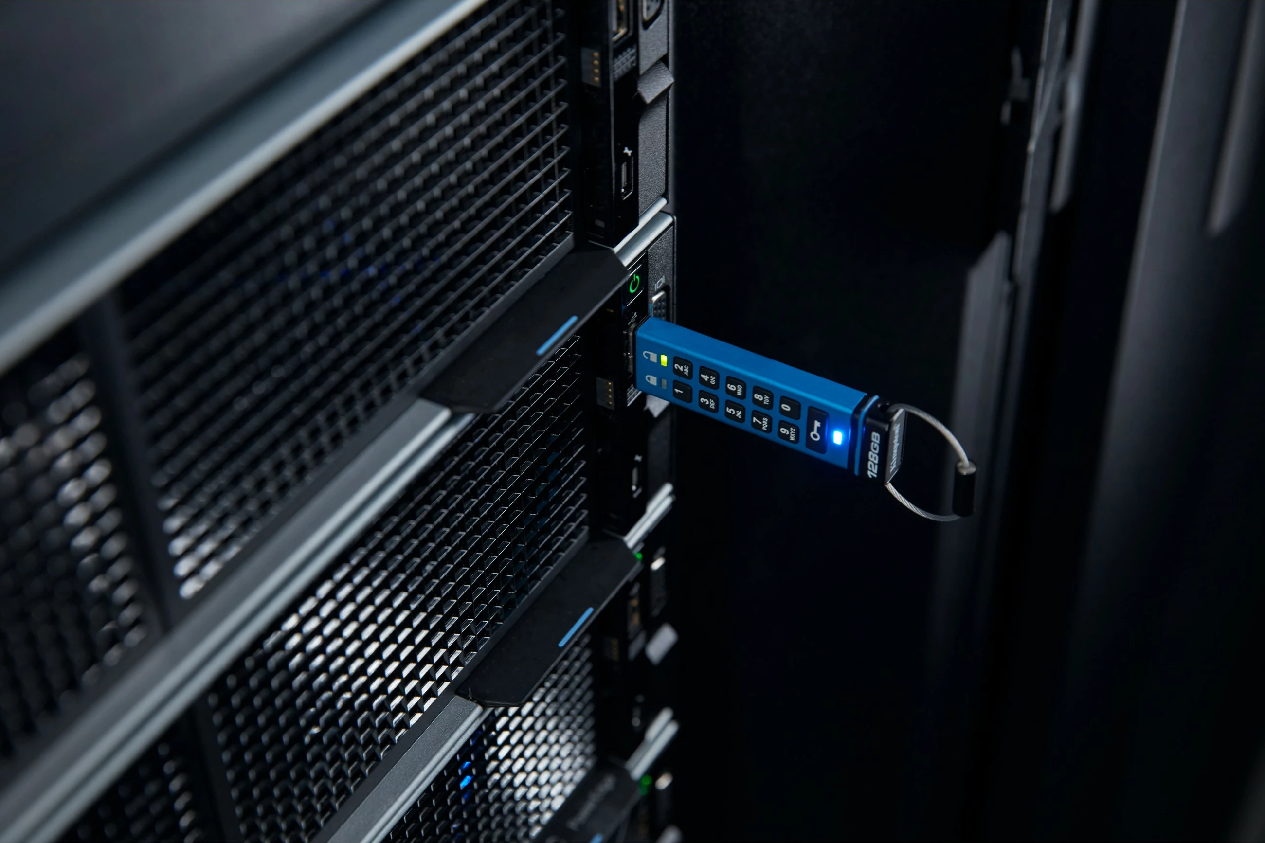 USB stick Kingston IronKey Keypad 200C 128GB, USB-C, kaltër