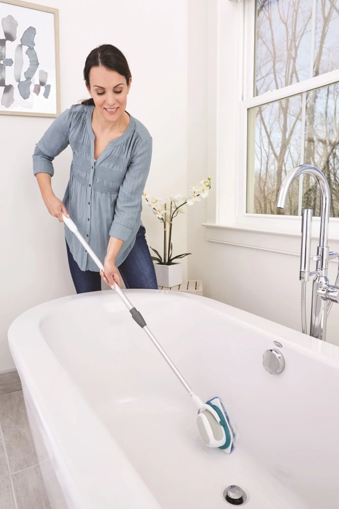 Pastrues me bateri Black&Decker Scumbuster BHPC220 Li-Ion me shkop teleskopik, i zi, set me pad/peceta