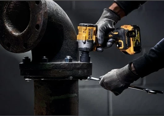 Çelës me goditje DeWALT DCF922P2T-QW, 2500 RPM, 610 N⋅m, 2 bateri 5 Ah