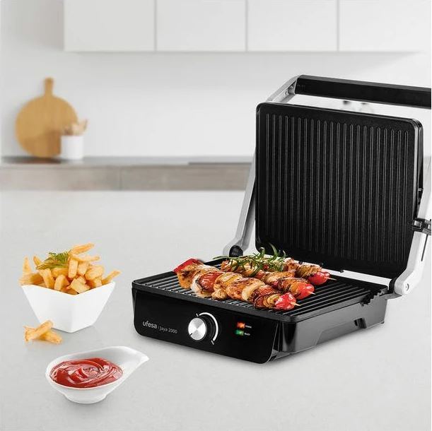 grill elektrik kontaktues UFESA Press Grill Jaya 2000 2000 W, hapje 180°, pllaka 29×24.5 cm, anti-ngjitëse, zi/argjend