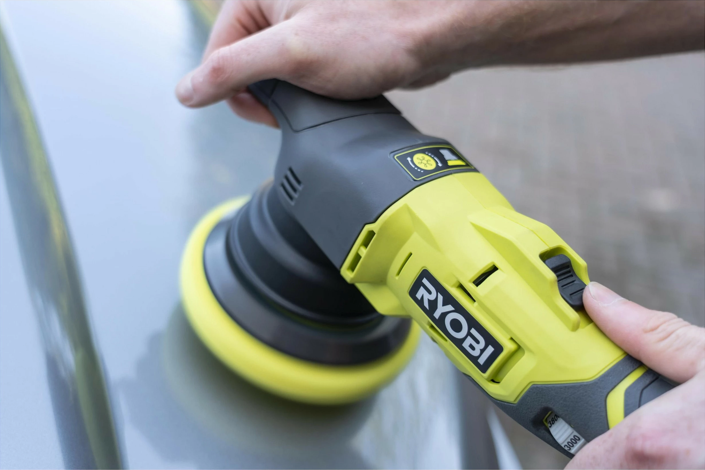 Makinë poliruese Ryobi R18P-0, me bateri, shpejtësi e rregullueshme, 1.8 kg, zi/gjelbër