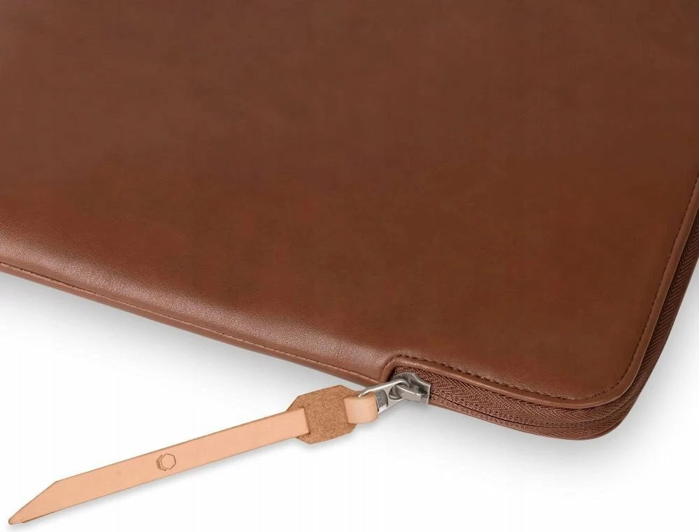 Mbështjellës për laptop Tech-Protect Fleece Case 16\", me zinxhir, lëkurë artificiale, kafe