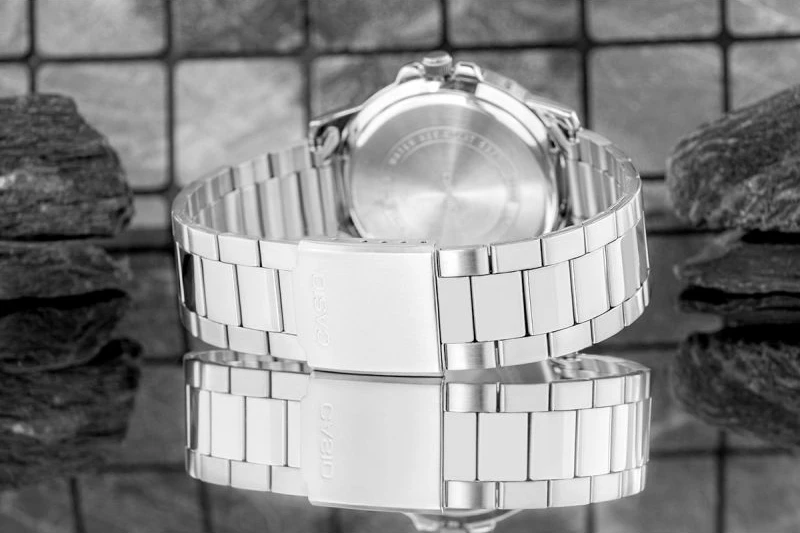 Orë dore për meshkuj CASIO, argjendtë