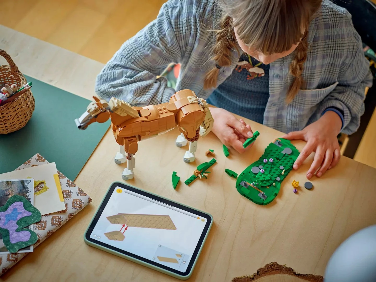 Set LEGO Creator 3 në 1, Beautiful Horse 31166, 685 pjesë