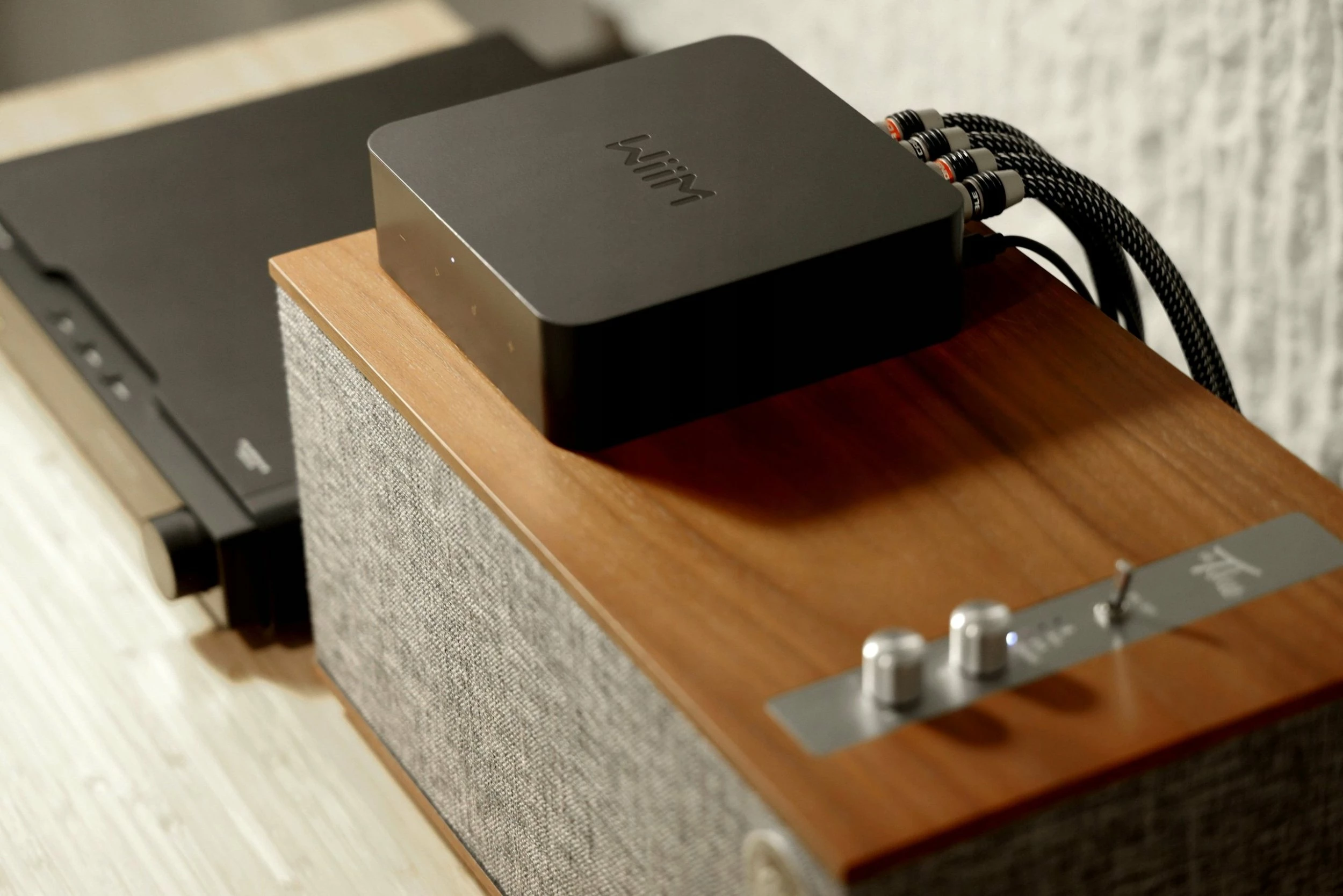 Streamer audio WiiM Pro Plus Roon Ready Hi-Res, Wi‑Fi/Bluetooth/Ethernet, i zi, me telekomandë
