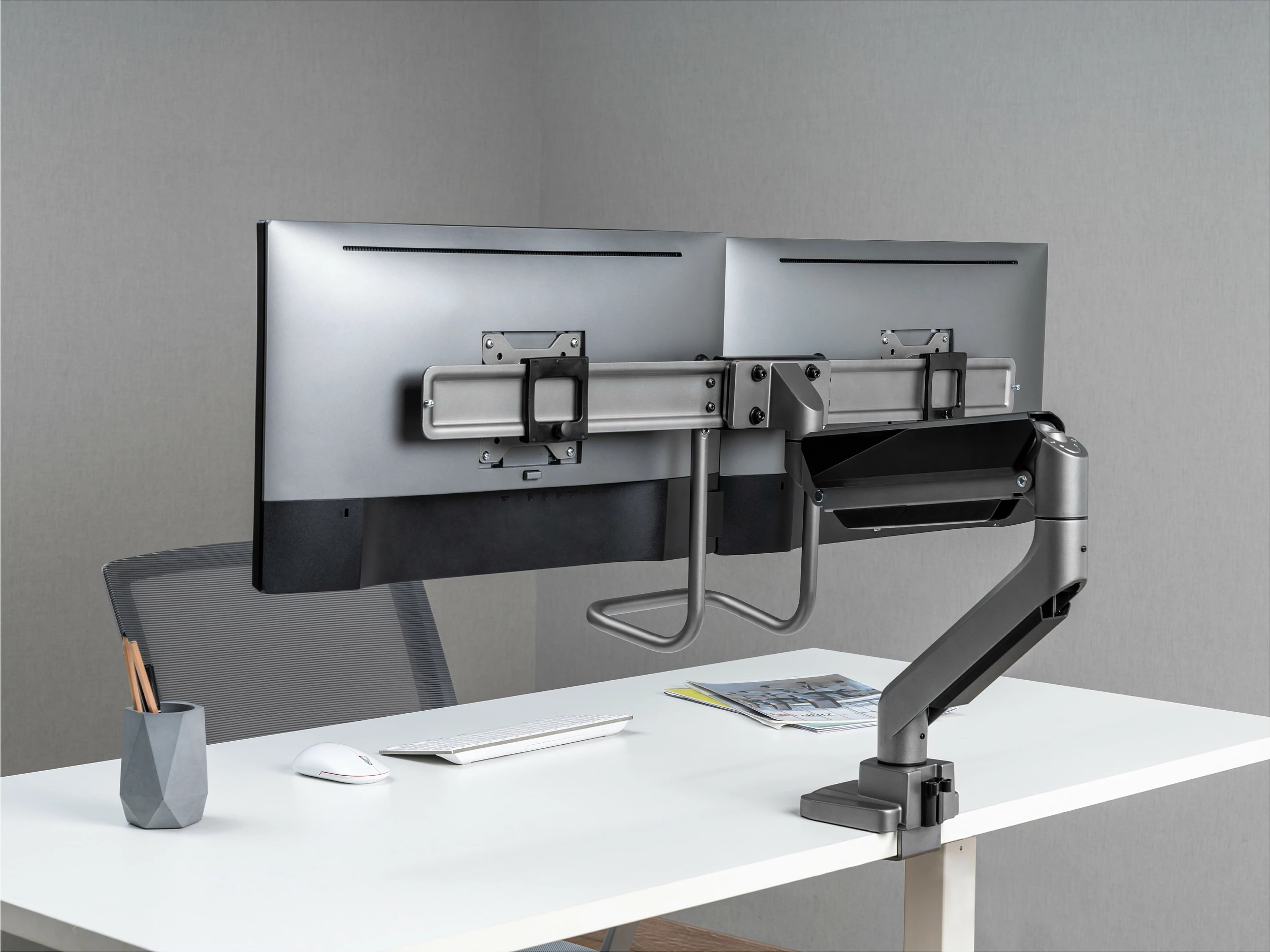 Mbajtëse tavoline për 2 monitorë EQUIP 17"-32", VESA 75x75/100x100, sustë gazi, 9kg për ekran, 360°, silver