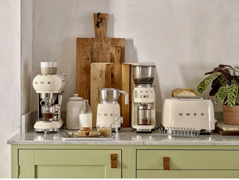 Toster SMEG TSF03CREU, krem