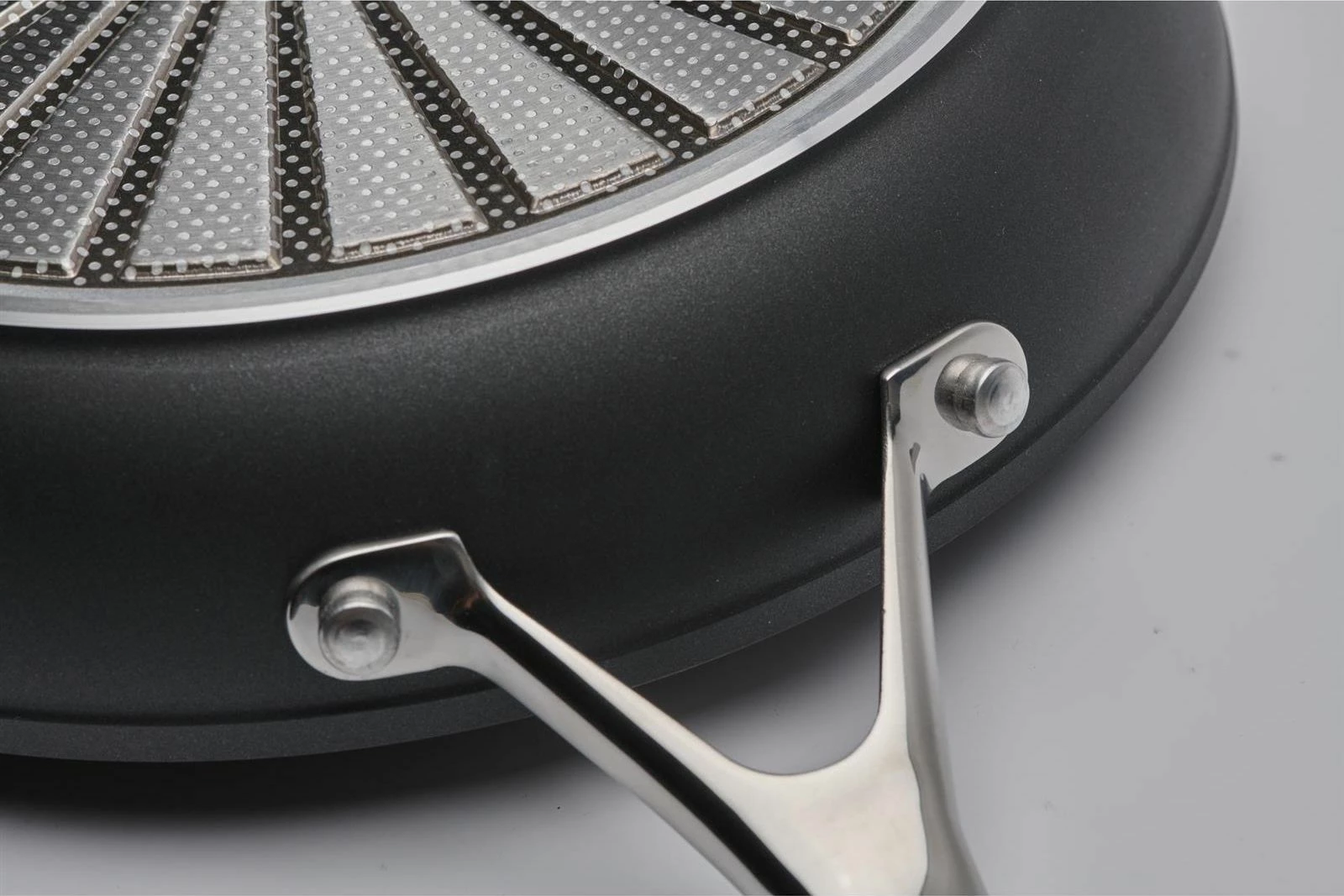 Tigan Ballarini Alba 24 cm, non-stick Keravis TI-X me titan, për induksion, i zi
