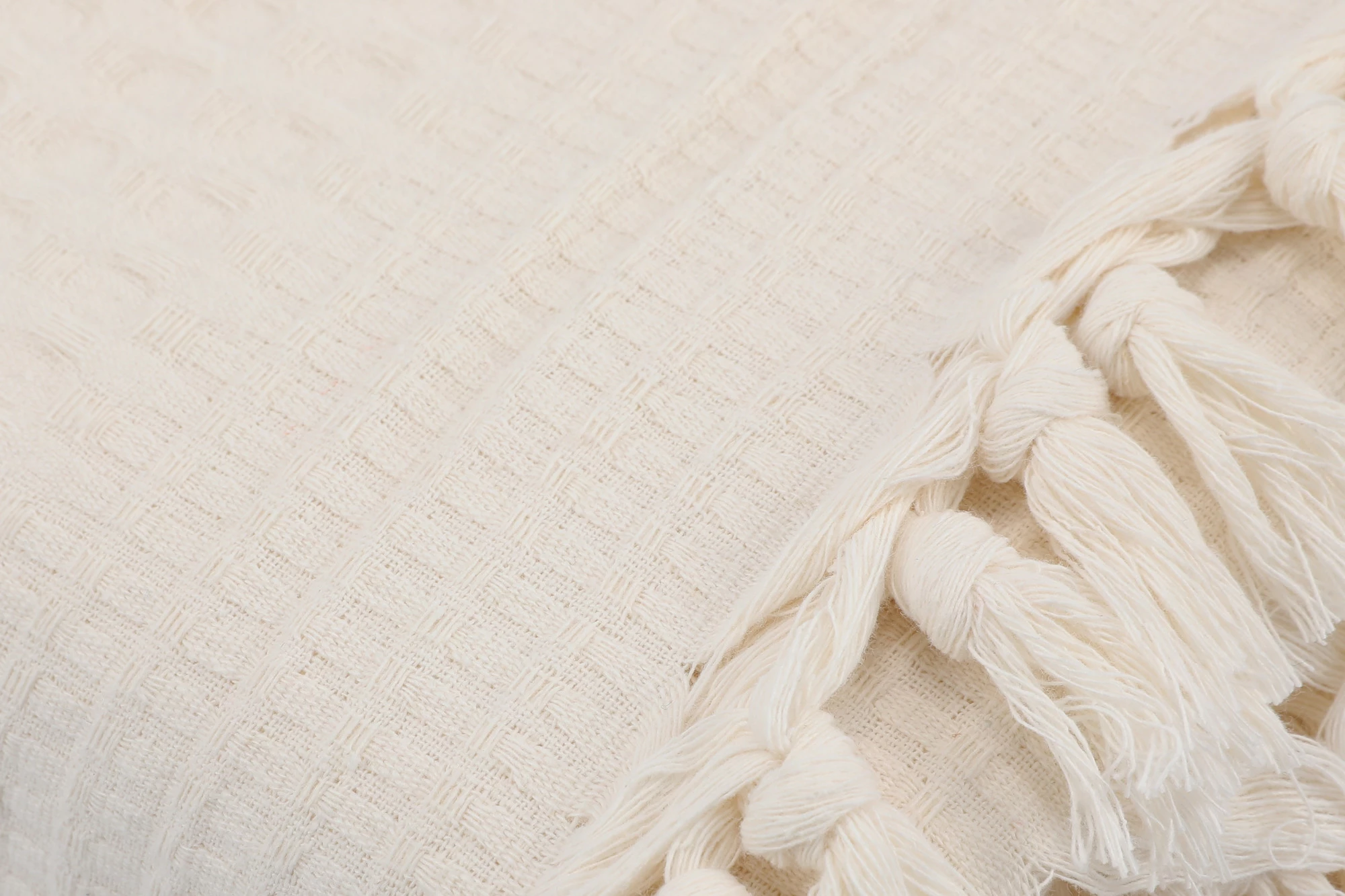 Çarçaf dopio pique, ngjyrë krem, 220x240cm, me thekë dore