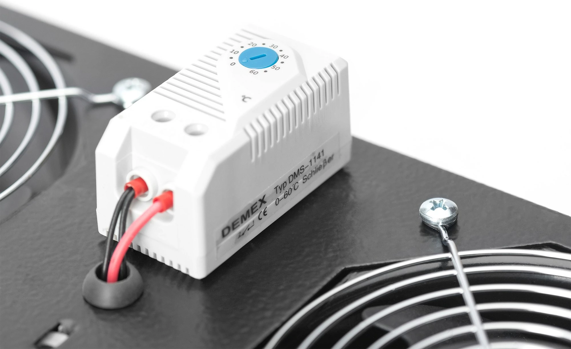 Ventilator tavanor Digitus për kasë rrjeti 19", 2 ventilatorë, termostat, i zi