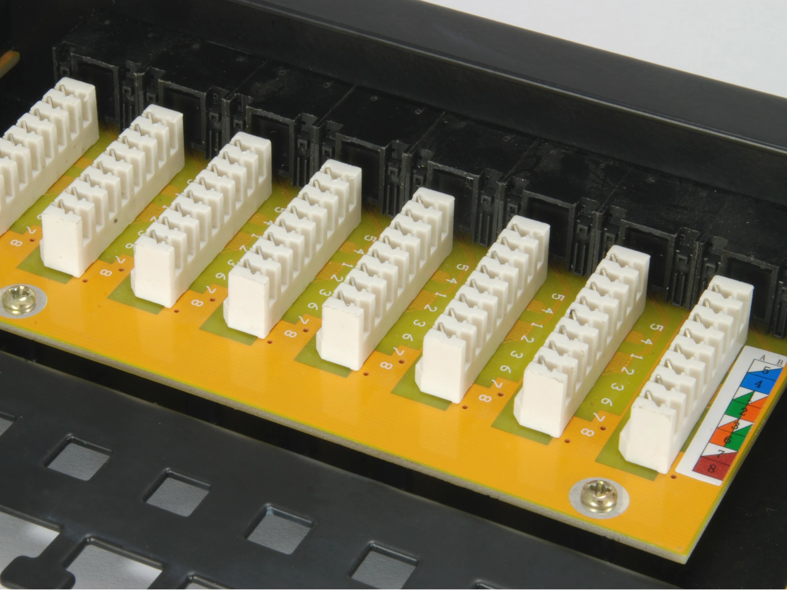 Patch panel EQUIP 135425, 24 porta RJ-45, 1U, rack mounting, e zezë