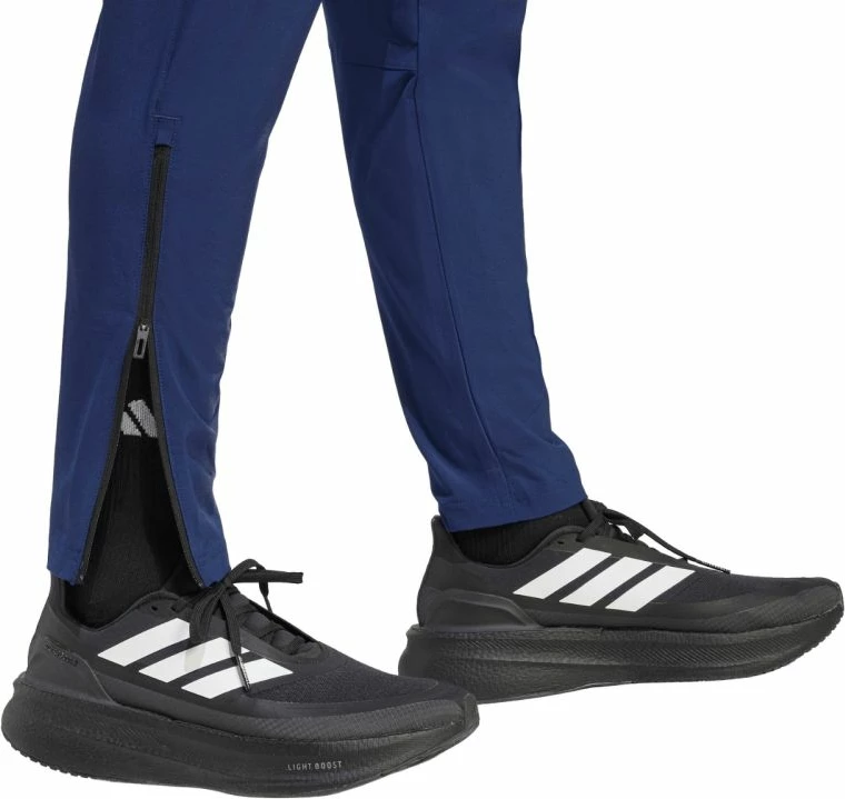 Pantallona sportive meshkuj adidas Tiro 26 Travel Woven KE8364, të kaltërta