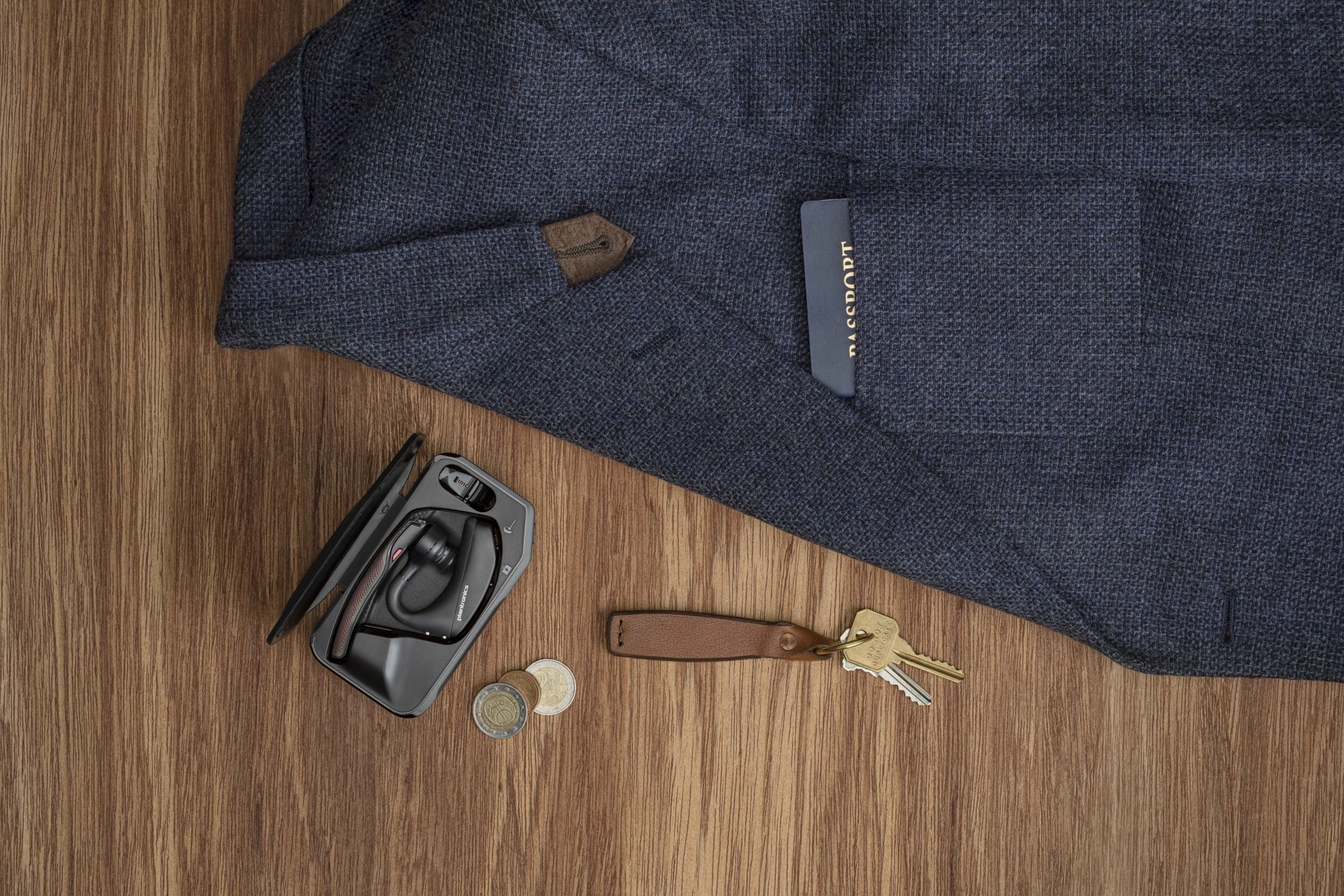 Kufje Plantronics Voyager 5200 UC (B5200), Bluetooth 5.0, mono, me adapter BT600 USB-A, me kuti karikimi, zi