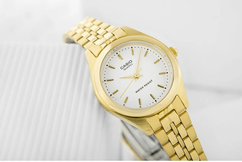 Orë dore për femra Casio, ari