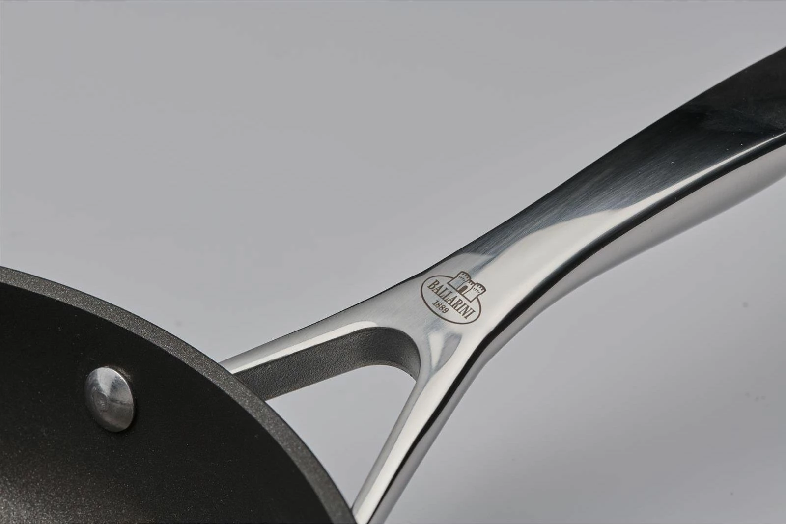 Tigan Ballarini Alba 24 cm, non-stick Keravis TI-X me titan, për induksion, i zi