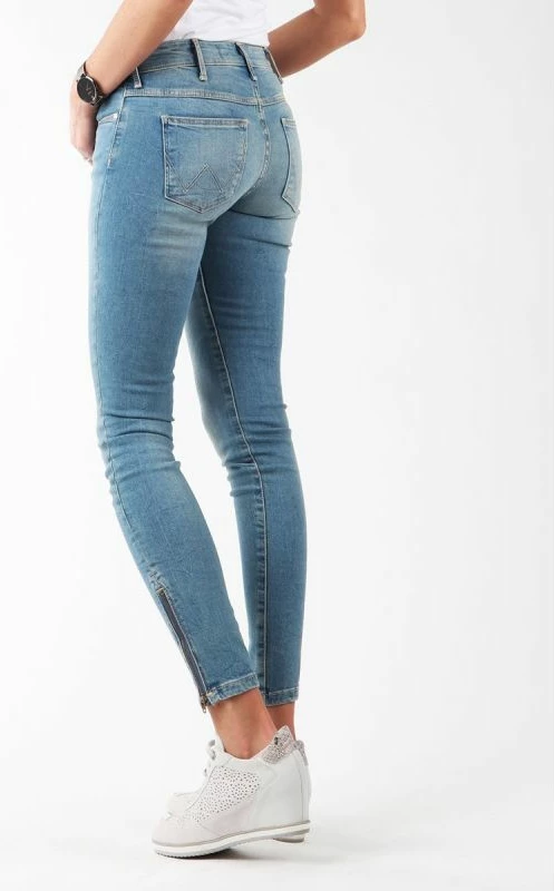 Jeans Wrangler femra, Skylark