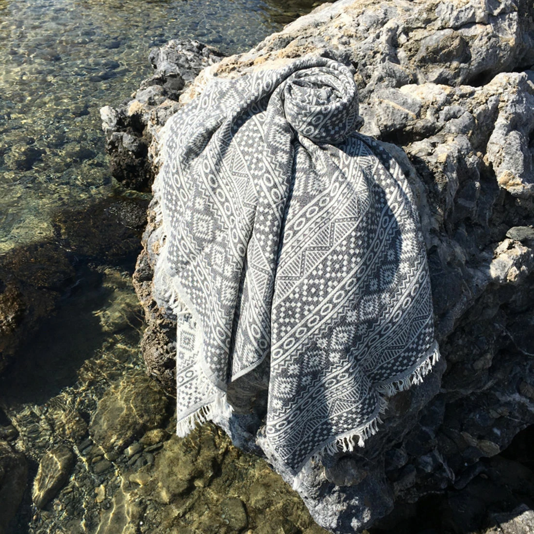Peshqir plazhi Fouta, model 'Cicim', ngjyrë e zezë dhe bezhë, Mijolnir