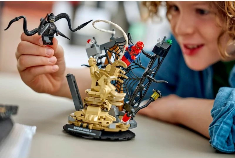 Lego Marvel Iron Man lodër ndërtimi