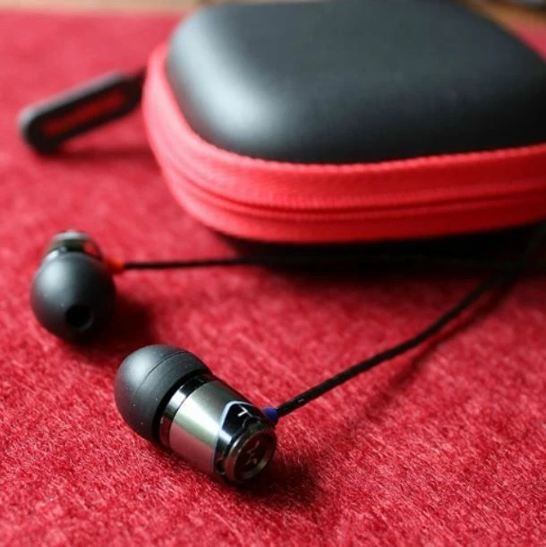 Kufje in-ear SoundMagic E10C, jack 3.5 mm, me mikrofon dhe kontroll volumit, zezë