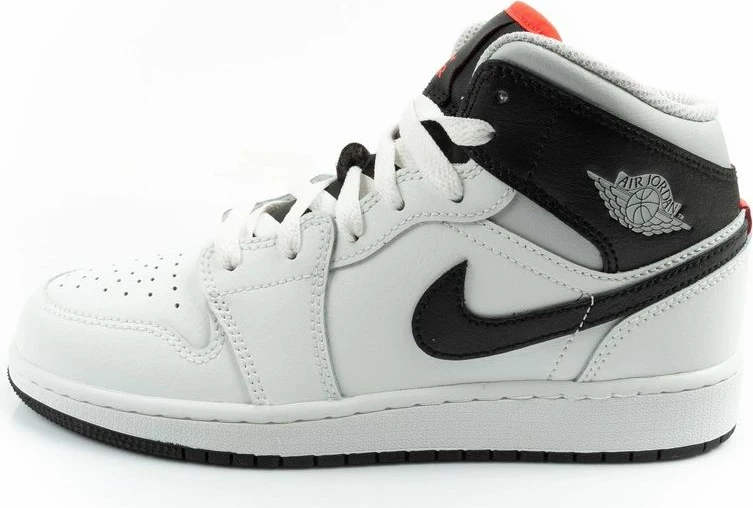 Atlete për femra Nike Air Jordan 1, të bardha të zeza