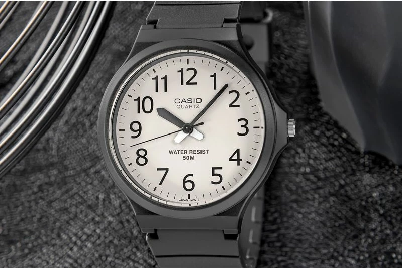 Orë dore për meshkuj Casio, e zezë