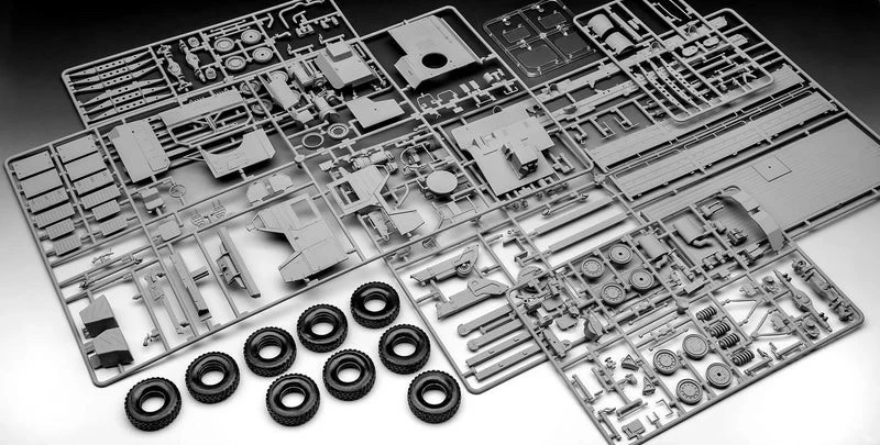 Model plastik kamioni MAN 10T Milgl 8x8 Revell 1:35, 245 pjesë