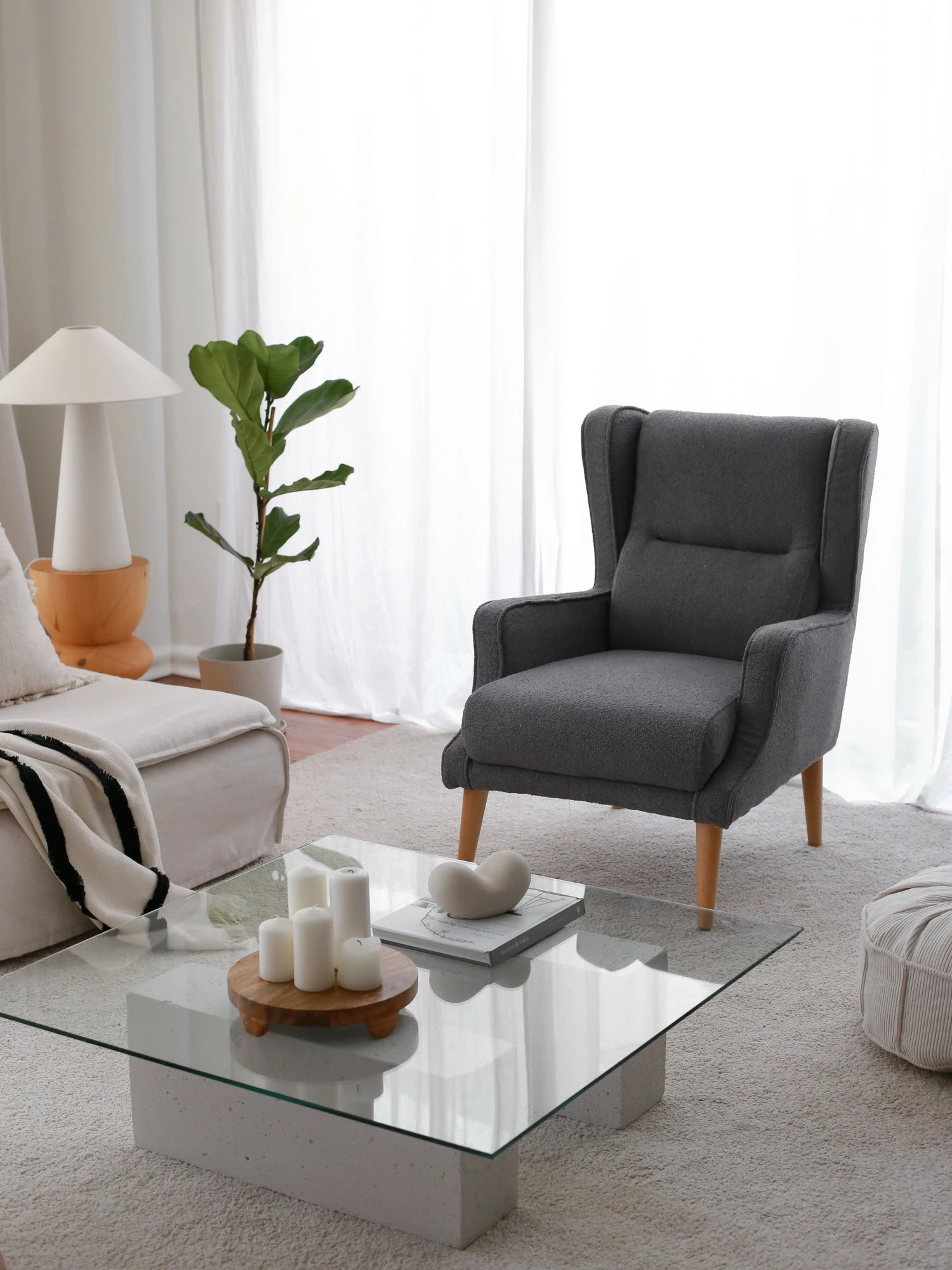 Karrige krahu Atelier del Sofa, Klam, fume