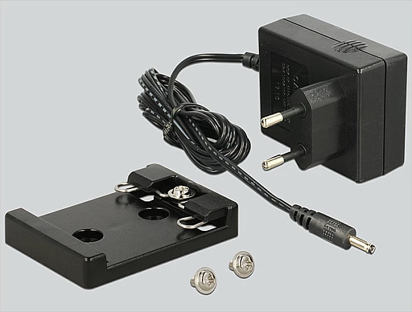 Izolator RS-232 DeLOCK 62500, DB9 mashkull në DB9 femër, LED indikatorë, i zi