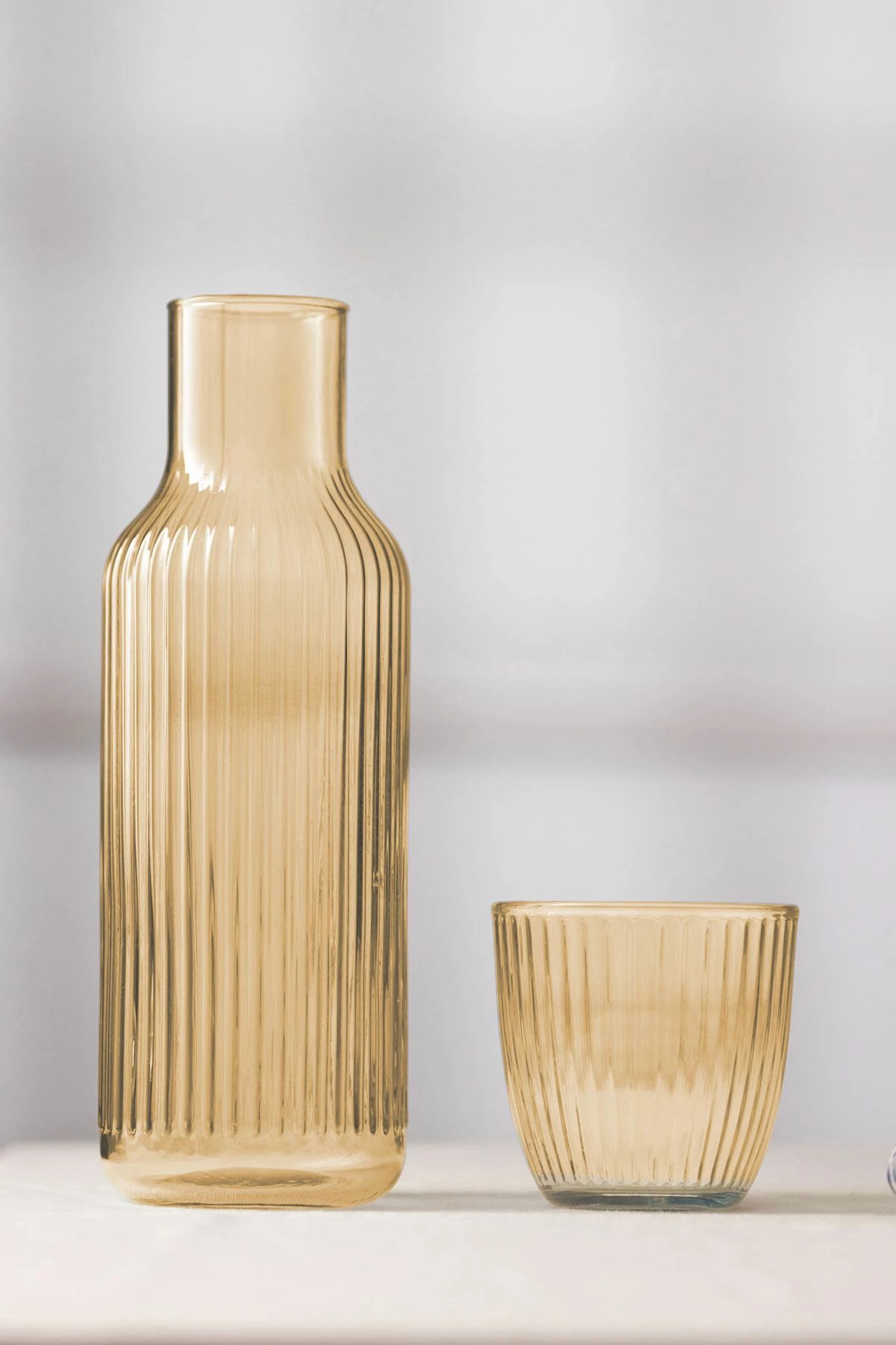 Set shishe dhe gotë qelqi, ngjyrë amber, Hermia Concept, 2 copë