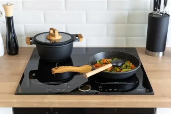 Set enësh gatimi Smile MGK-23, 8 pjesë, alumini, doreza të zeza, kapakë qeramike