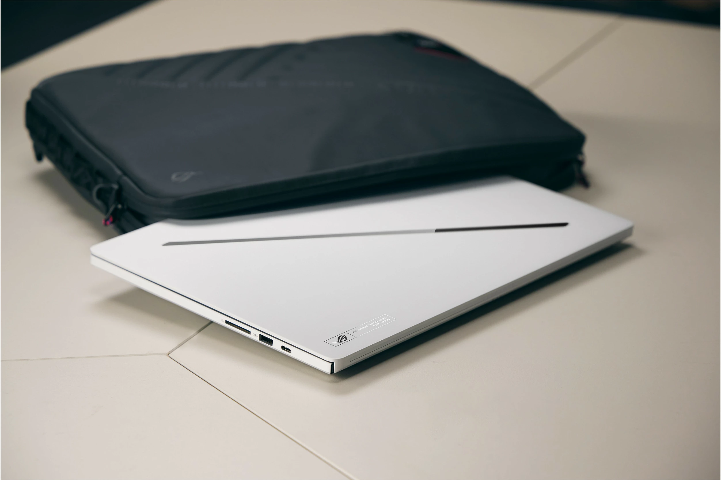 Laptop ASUS ROG Zephyrus G16 GU606AP-TB039W, Core Ultra 9 386H, 32GB RAM Memorje, 1TB SSD, GeForce RTX 5070, Windows 11 Home, Platinum White