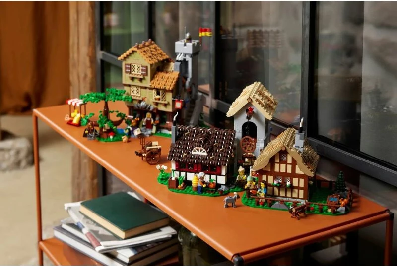 Set LEGO Icons, Medieval Town Square