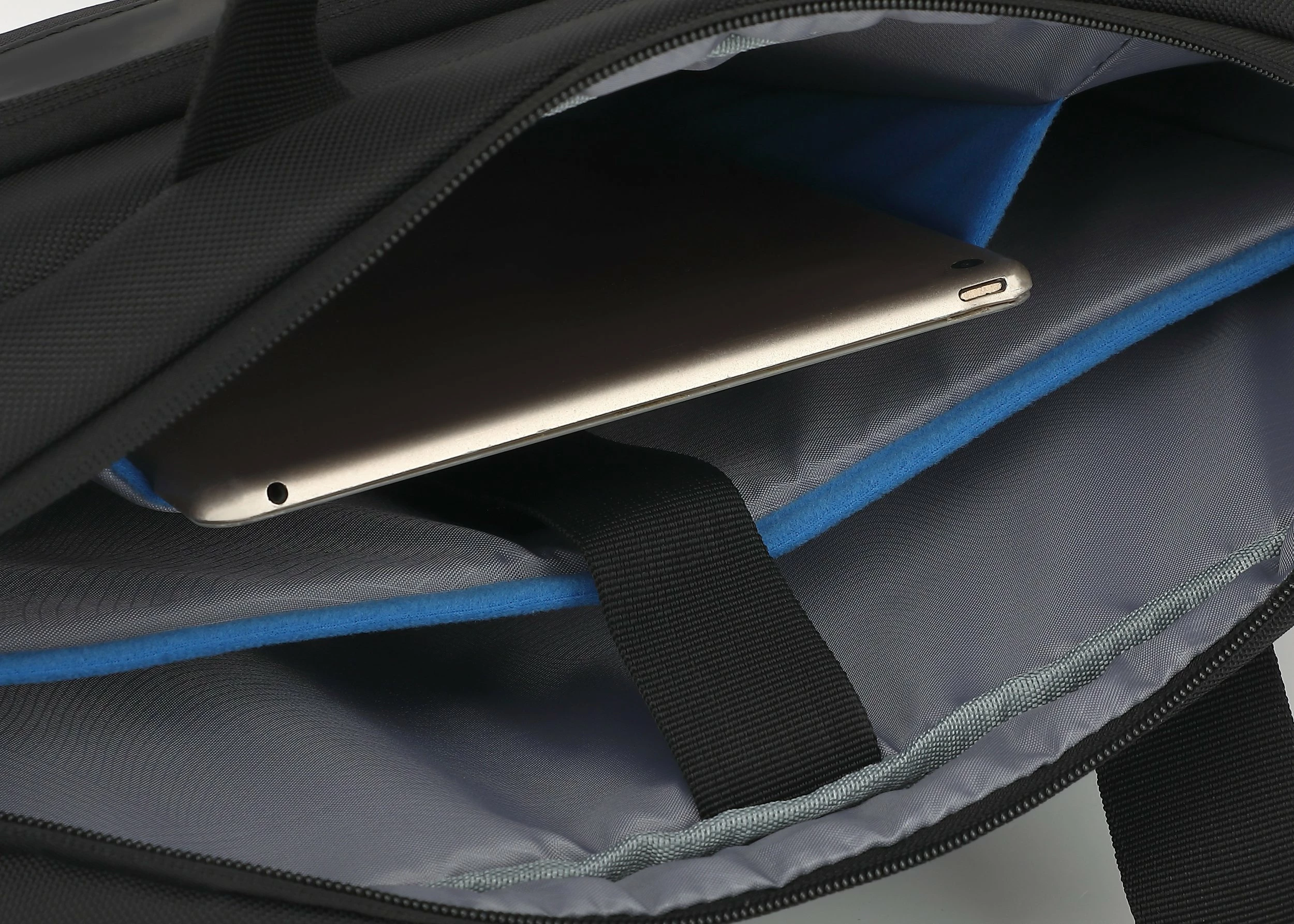 Torbë laptopi ZOY ProBag ZLB16 16", e papërshkueshme nga uji, poliuretan, zezë/gri
