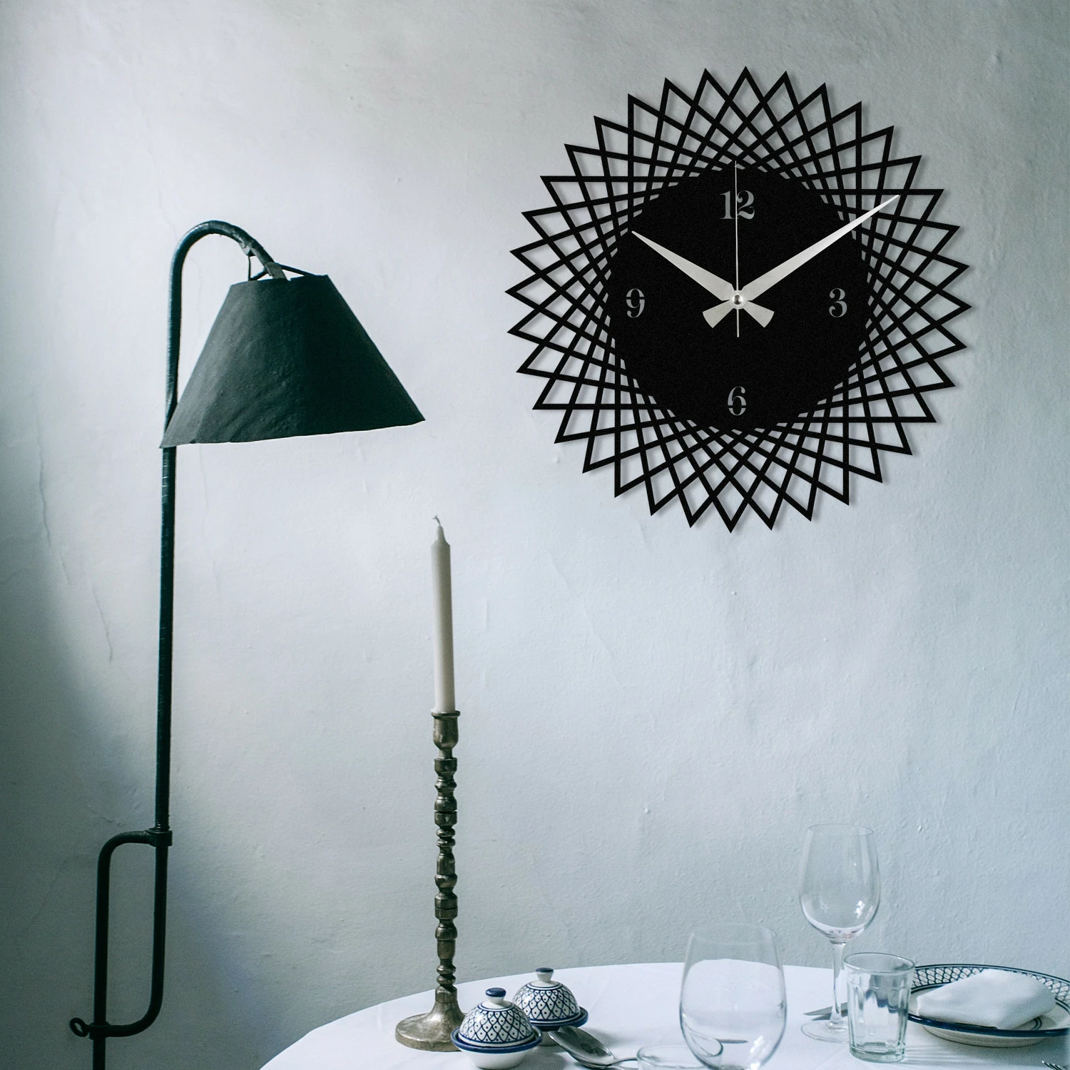 Orë muri dekorative prej metali, Wallity Enzoclock - S026, e zezë, 48x48cm