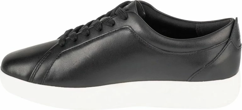 Atlete femra FitFlop, të zeza