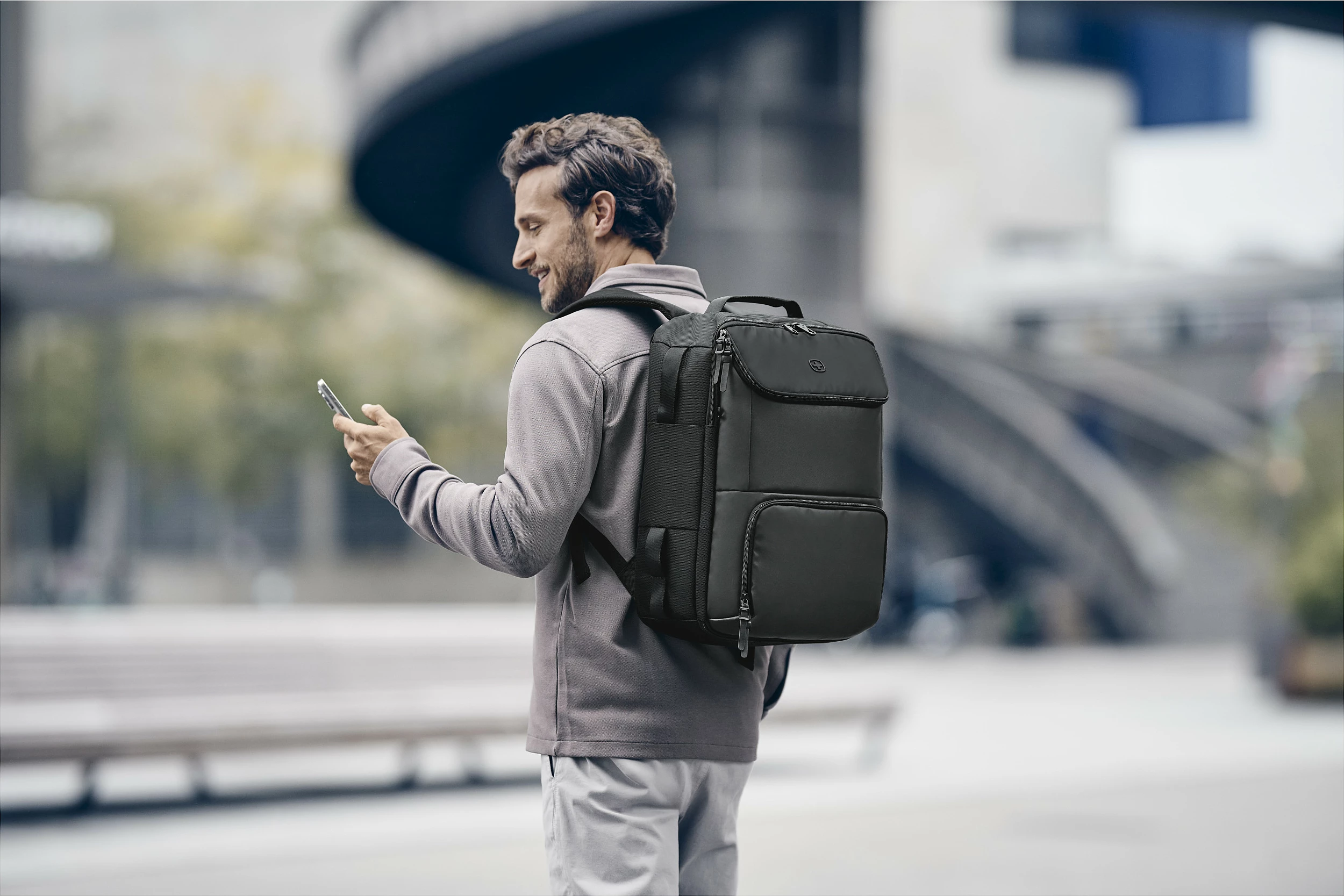 Çantë shpine për laptop Wenger UrbanOne Travel, 15.6", 33L, e zezë