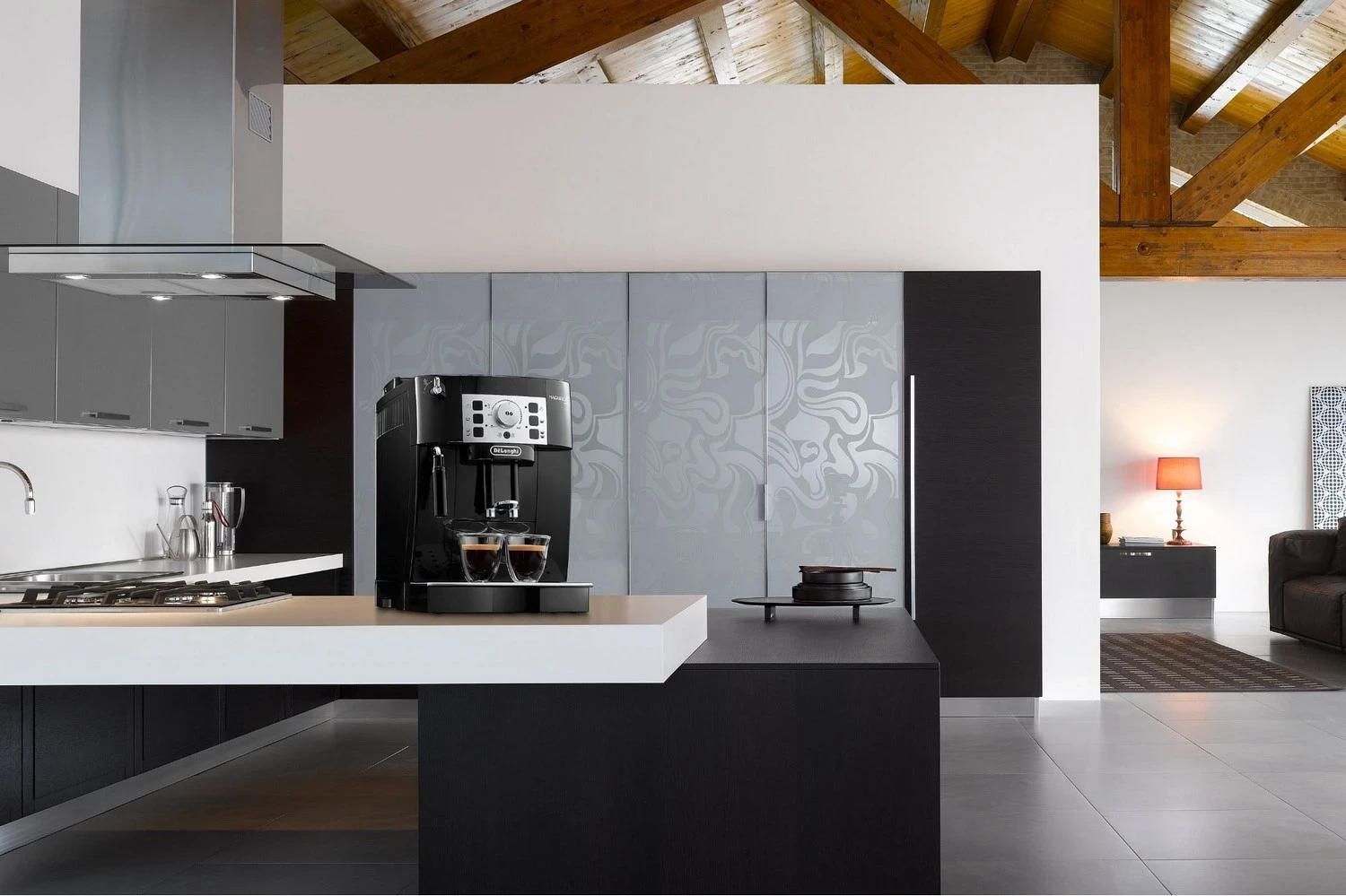 Aparat kafeje automatik De'Longhi Magnifica S ECAM 22.115.B 1450W, i zi