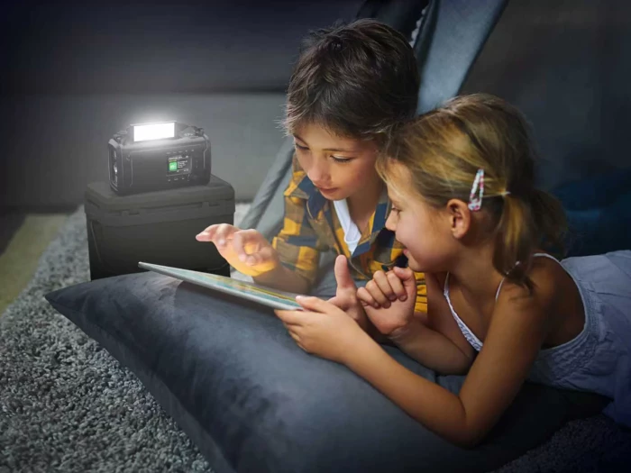 Radio survival SANDBERG Survivor DAB Radio All-in-1 20000, 20000mAh, DAB+/FM, Bluetooth, USB-C/USB-A, solar + dinamo, IP53, e zezë