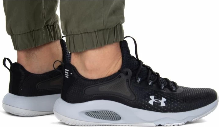 Atlete për meshkuj Under Armour, të zeza