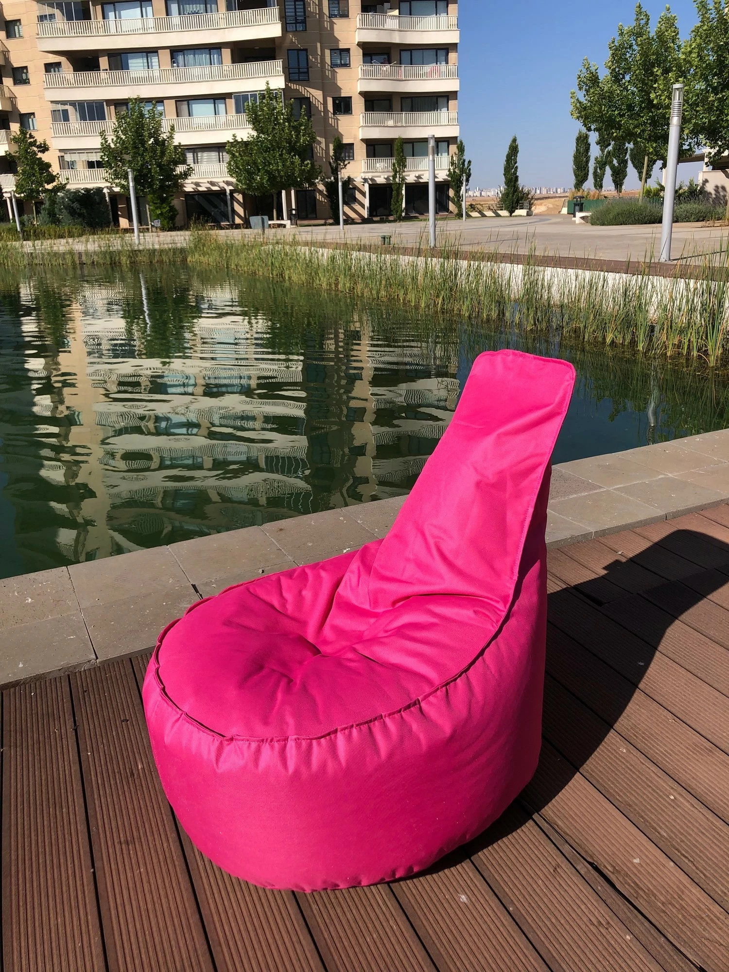 Qese ulëse rozë, Atelier del Sofa, Aktif