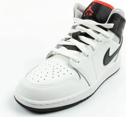 Atlete për femra Nike Air Jordan 1, të bardha të zeza