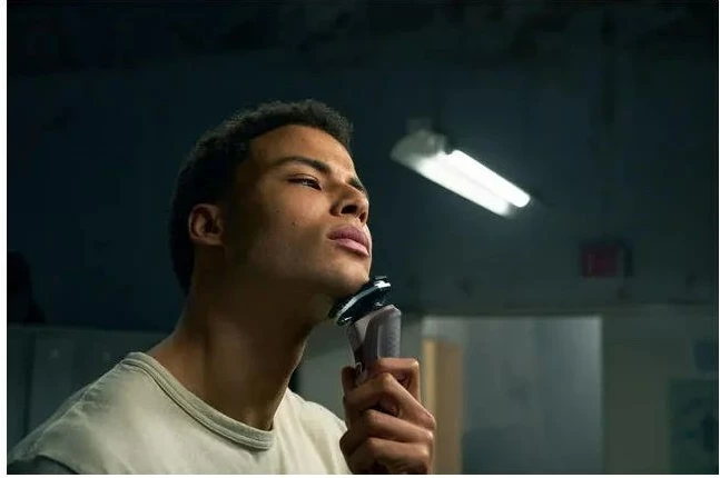 Makinë rroje elektrike Philips S5886/38, seri 5000, kafe + mbështjellës