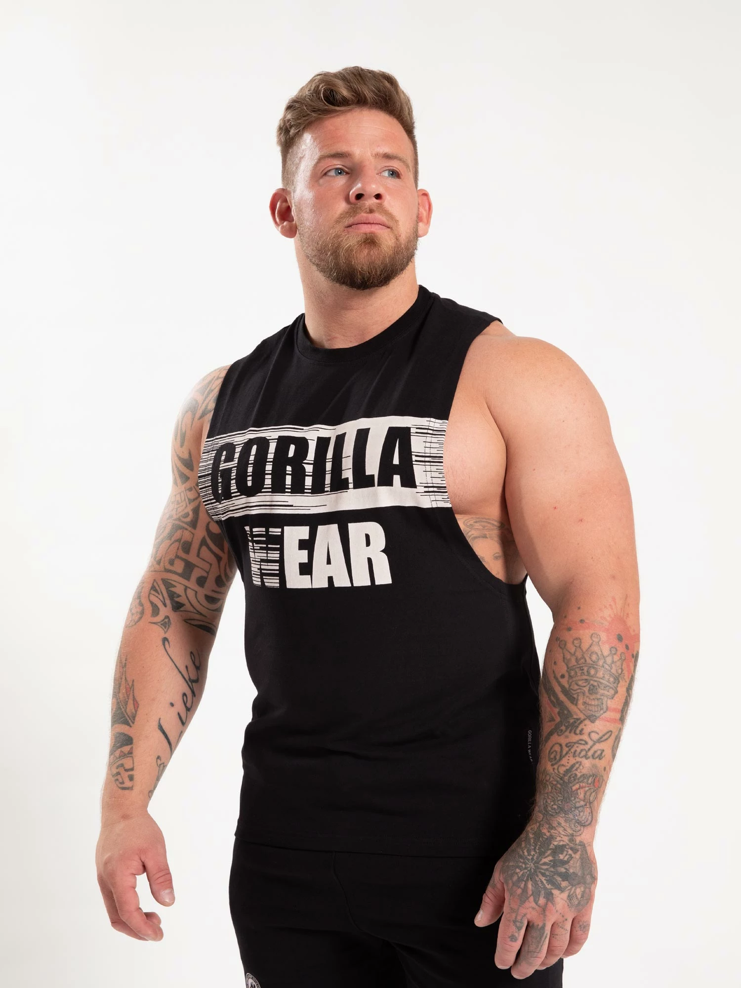 Maice për meshkuj Gorilla, E zezë