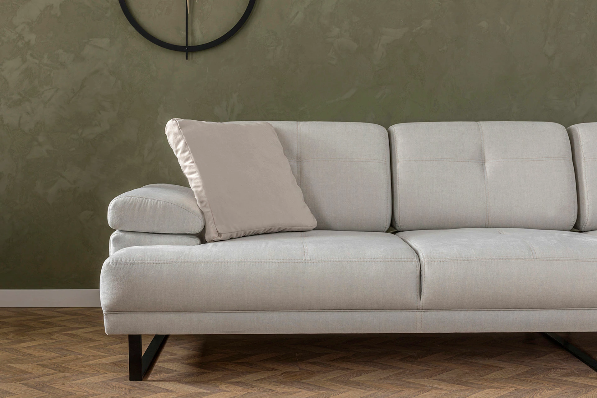 Këndare Atelier del Sofa, Mustang Small, e djathtë, bezhë