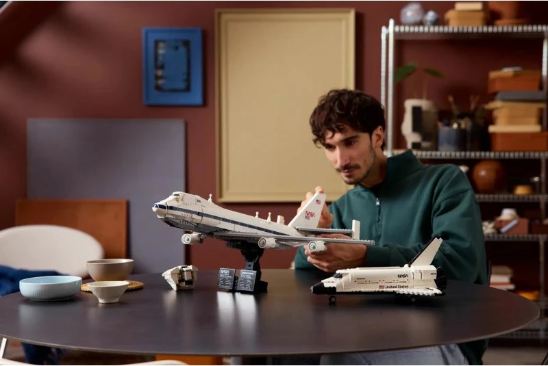 Set LEGO Icons për të rritur, Shuttle Carrier