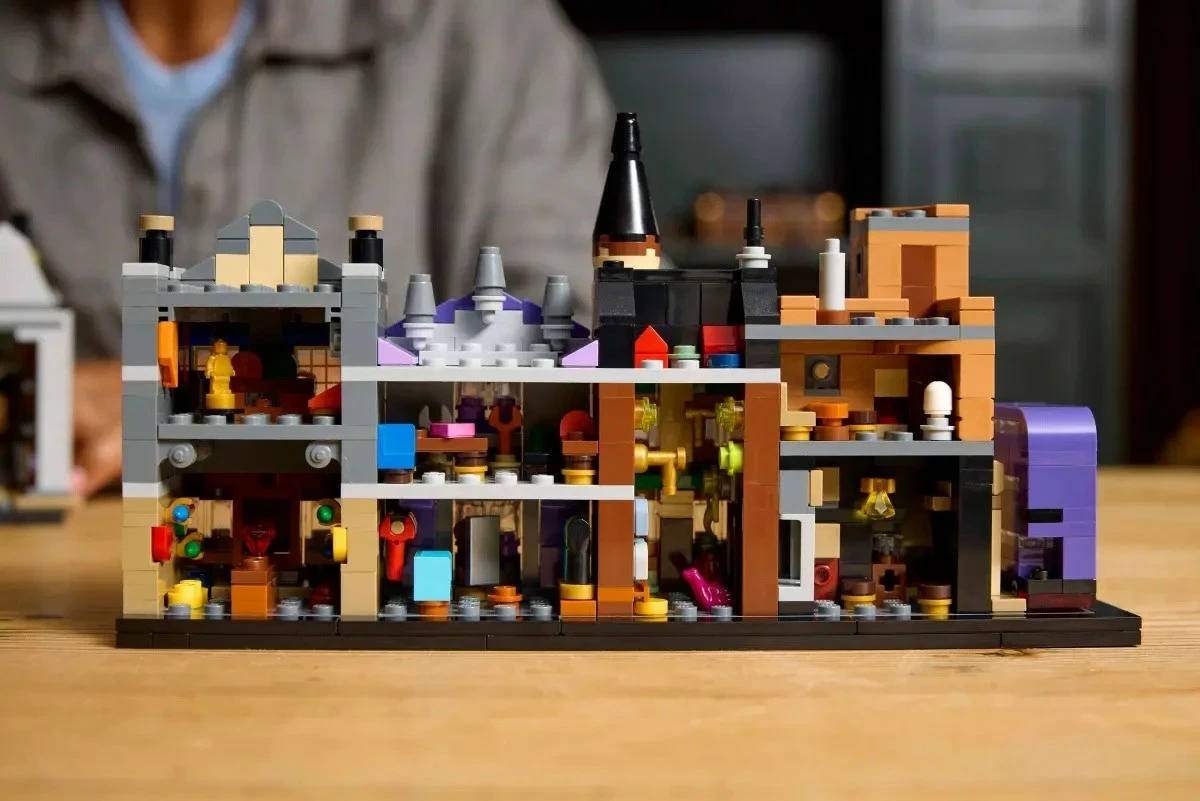 Set LEGO Harry Potter 76444 Diagon Alley Wizarding Shops